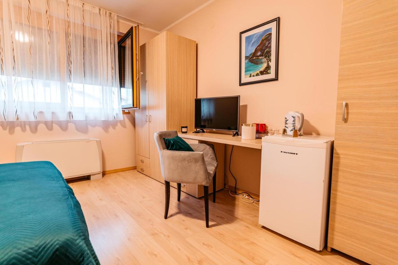 Lotos Depandans Hotel Nis Bagian luar foto